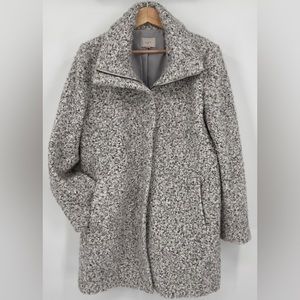 Loft Outlet Coat Large, Gray-White Great Condition, no tears or stains Soft feel